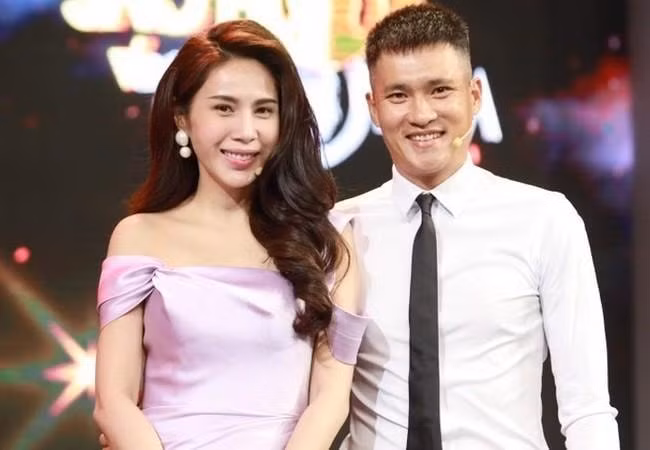 5 cap vo chong hanh phuc nhat trong lang giai tri viet hinh 9