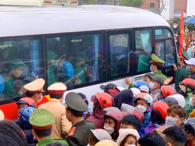 gan 1500 thanh nien ha tinh len duong nhap ngu bao ve to quoc hinh 12