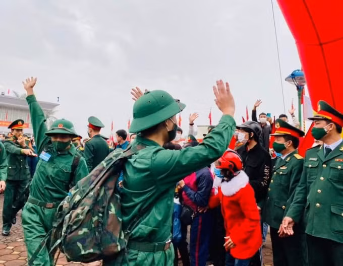 gan 1500 thanh nien ha tinh len duong nhap ngu bao ve to quoc hinh 9