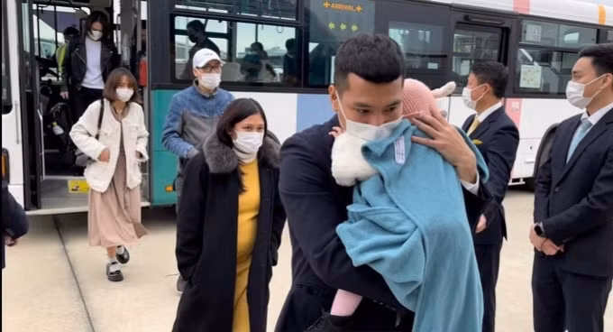 ke doa ban roi may bay vietnam airlines la nam sinh 17 tuoi va da bi bat giu hinh 1