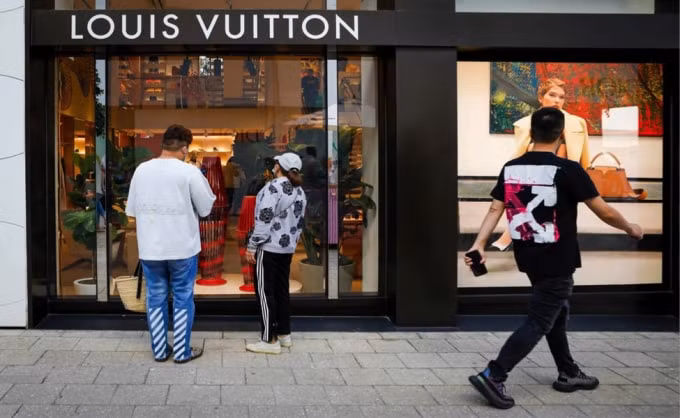 louis vuitton tang gia san pham tren toan cau bao toan loi nhuan hinh 2