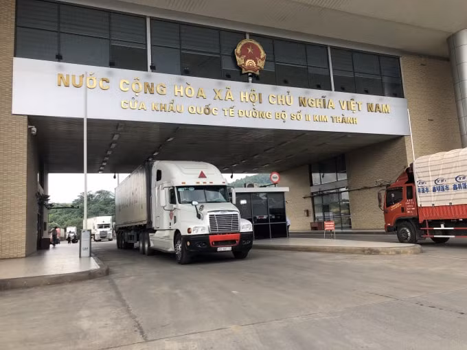 lao cai cua khau quoc te kim thanh tam thoi ngung xuat khau hang hoa hinh 1