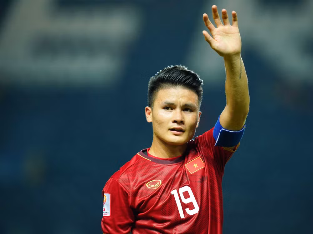 tien ve quang hai vang mat le trao giai qua bong vang viet nam hinh 1