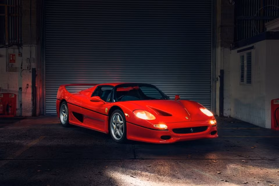 ferrari f50 hang hiem voi tay lai nghich duoc rao ban dau gia hinh 1