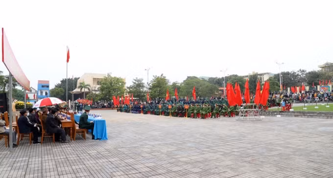 1176 thanh nien quang binh len duong nhap ngu hinh 1