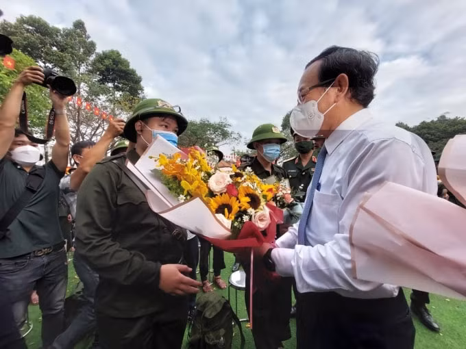 gan 4000 thanh nien tphcm vao quan ngu hinh 1
