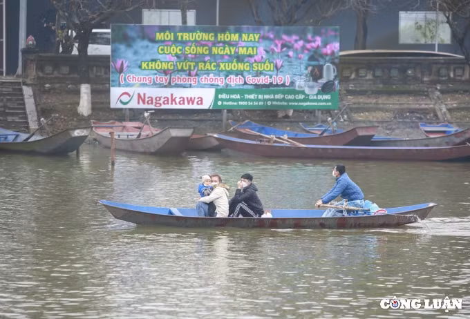 chua huong vang ve trong ngay dau mo cua chinh thuc hinh 11