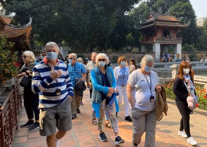 de xuat khach quoc te vao viet nam phai dong phi bao hiem covid 19 hinh 1