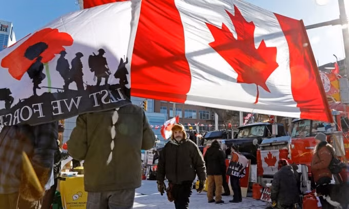 canh sat truong ottawa tu chuc nguoi bieu tinh canada rut lui hinh 1
