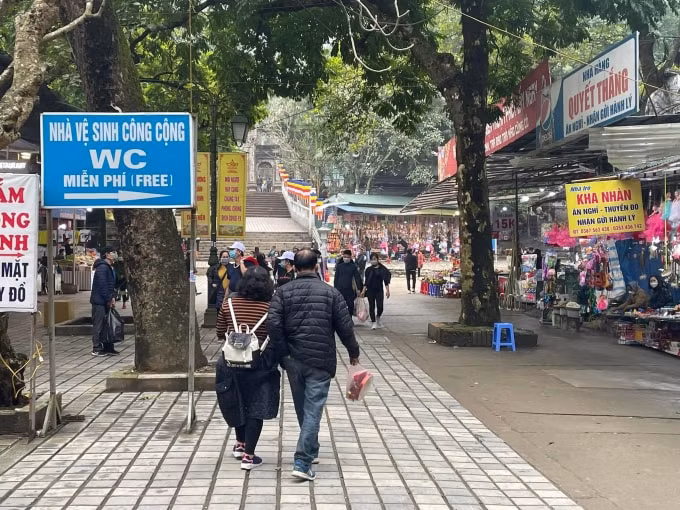 chua huong vang ve doi song nguoi dan xa huong son the nao hinh 27