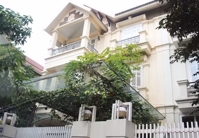 uy vien bo chinh tri duoc bo tri cho thue biet thu cong vu co dien tich den 500 m2 hinh 1