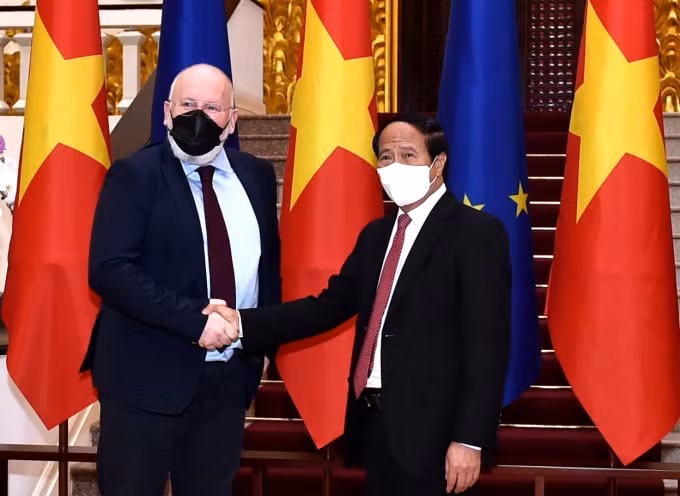 eu se som cudoan chuyen gia sang viet nam de khao sat cac van de iuu hinh 1