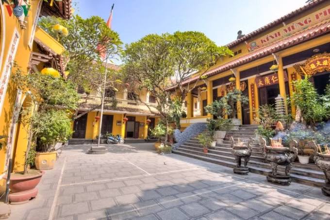 ngay ram thang gieng o ha noi nen di le nhung noi nao hinh 1