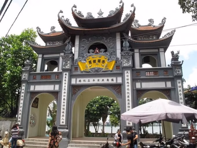 ngay ram thang gieng o ha noi nen di le nhung noi nao hinh 4