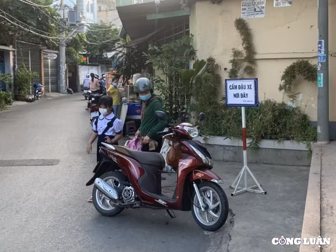 hon 1 trieu hoc sinh mam non tieu hoc o tp hcm tro lai truong phu huynh nua mung nua lo hinh 3