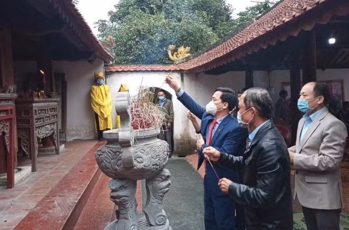 linh thieng le bao an do dai ngu su bui cam ho hinh 4