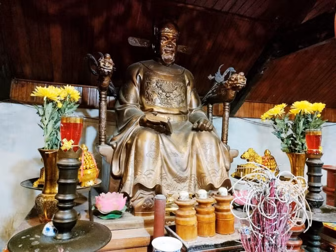 linh thieng le bao an do dai ngu su bui cam ho hinh 2