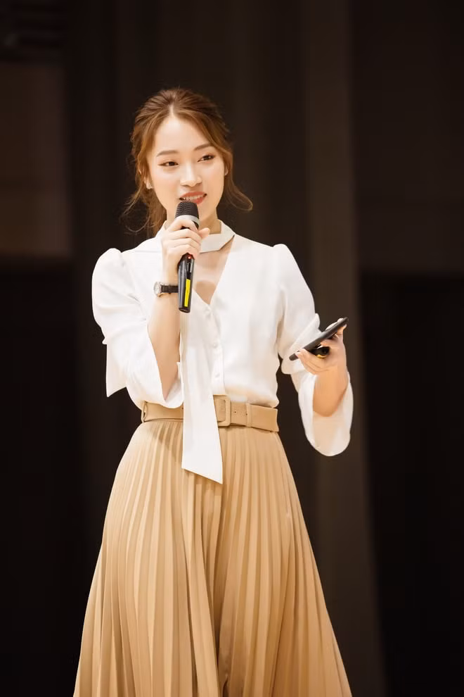 mc khanh vy long chun va nhung gen z co thu nhap sieu khung hinh 2