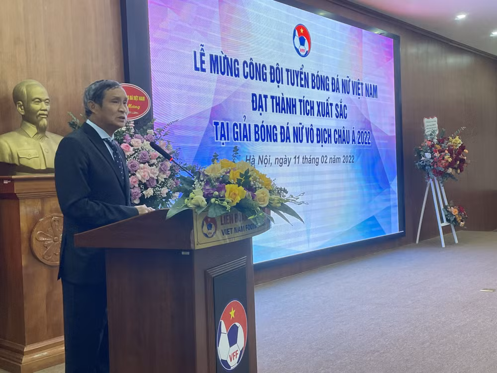 vff to chuc le mung cong trao tien thuong cho doi tuyen bong da nu viet nam hinh 3