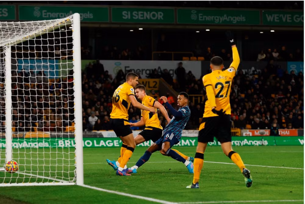 thang wolves arsenal chiem vi tri thu 5 cua man united hinh 2