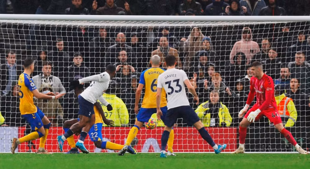 tottenham thua nguoc 2 3 southampton chi trong 4 phut hinh 10