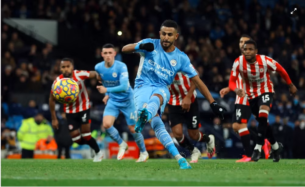 thang brentford man city tang khoang cach voi liverpool len 12 diem hinh 4