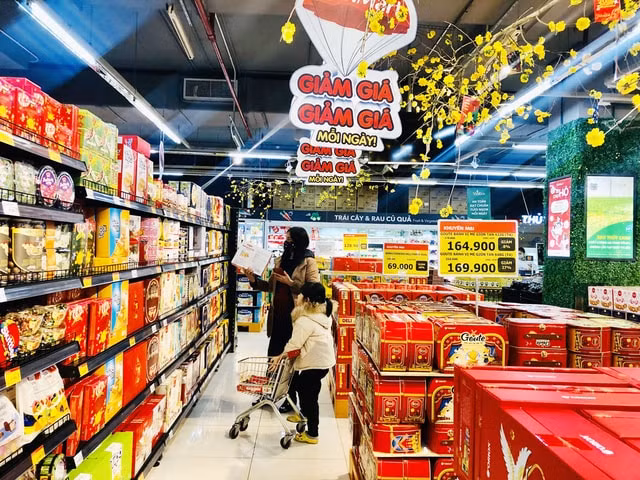 kiem soat lam phat theo doi sat dien bien cung cau cua thi truong hinh 1