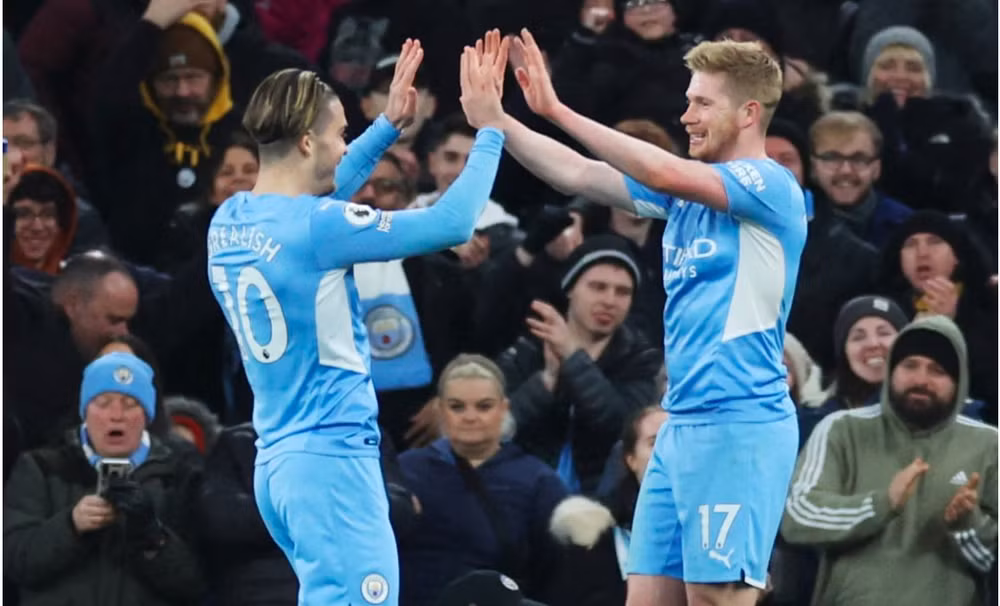 thang brentford man city tang khoang cach voi liverpool len 12 diem hinh 7