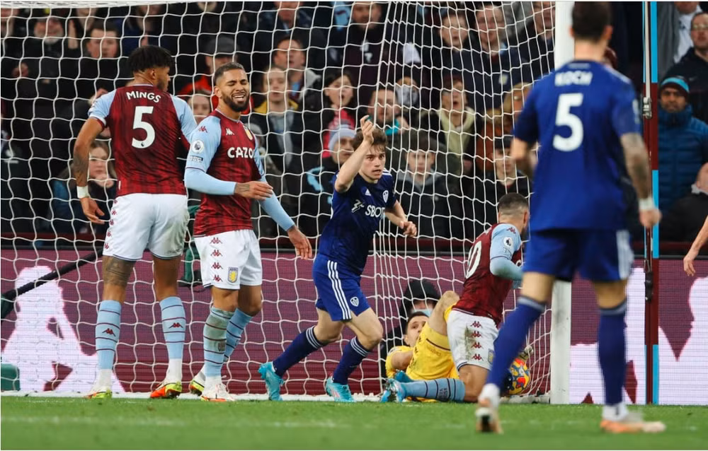coutinho toa sang aston villa van khong the danh bai leeds hinh 7