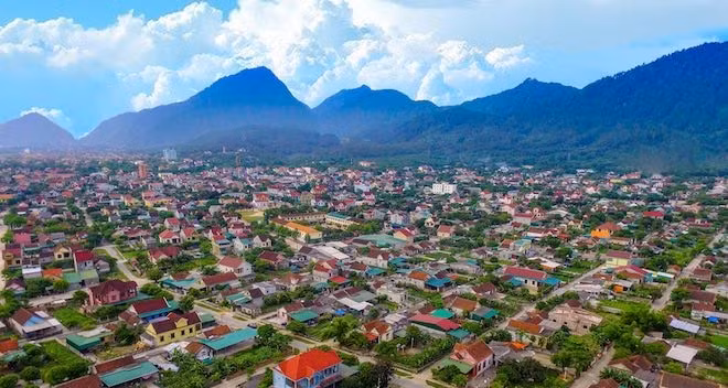 top 10 ngon nui co phong canh dep nhat viet nam me hoac du khach hinh 2