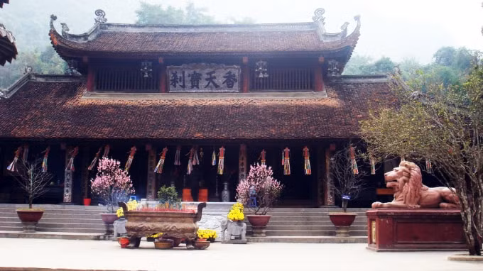 nhung dia diem linh thieng o chua huong nguoi tray hoi nen chu y hinh 3