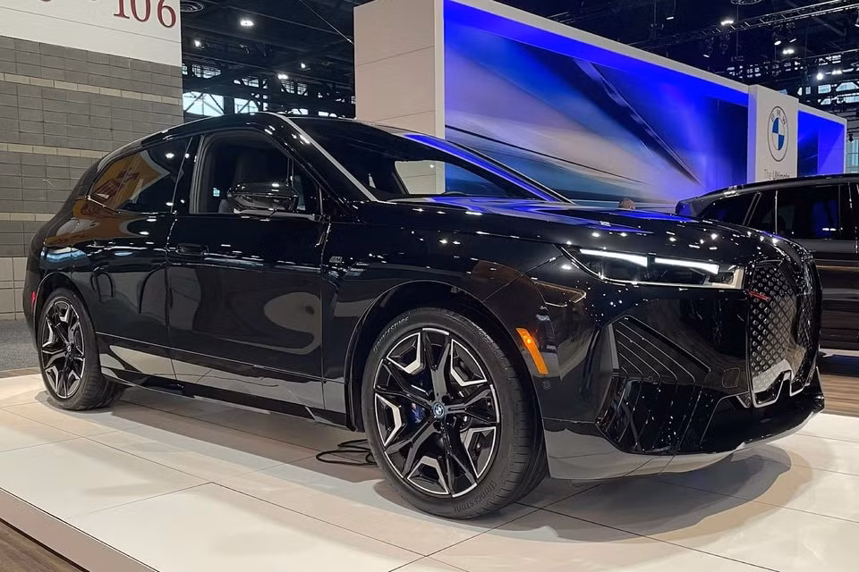 suv dien hieu nang cao bmw ix m60 lan dau xuat hien thuc te hinh 1