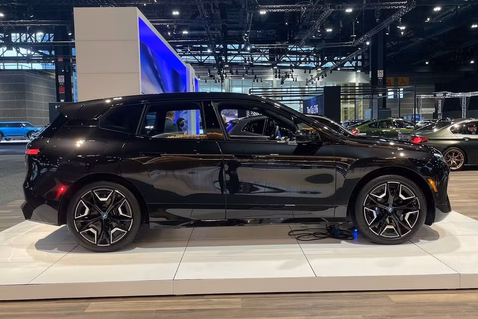 suv dien hieu nang cao bmw ix m60 lan dau xuat hien thuc te hinh 2