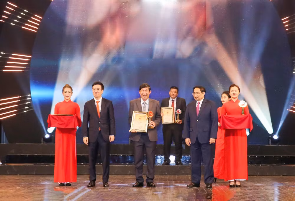 nha bao nguyen thanh dung voi phong su ve nguoi anh hung lao dong va hat gao ngon nhat the gioi hinh 2