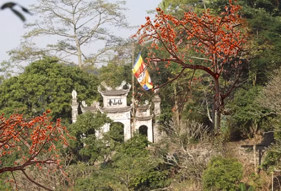 nhung dia diem linh thieng o chua huong nguoi tray hoi nen chu y hinh 4