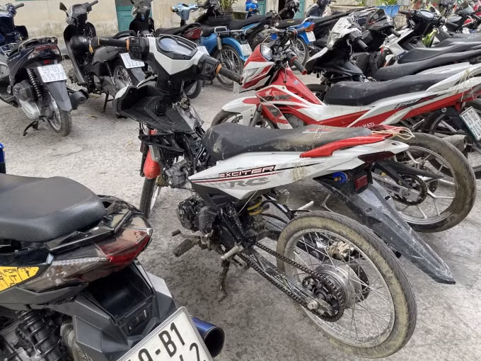 bat giu nhom quai xe dua xe trai phep o tp hcm hinh 2