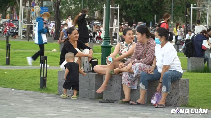 ngam cong vien ben bach dang sau cai tao tu tren cao thu hut gioi tre chup anh song ao hinh 9