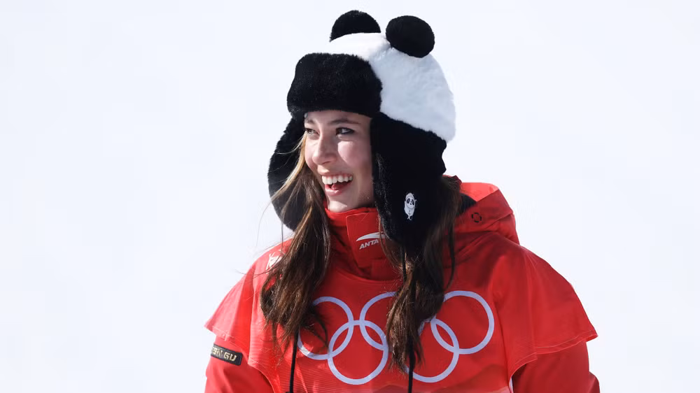 eileen gu bong hong lai toa sang tu san bang toi victorias secret hinh 1