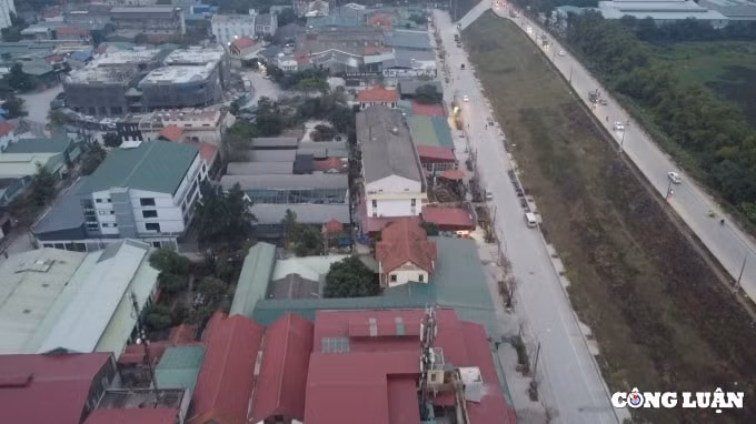 ho bien dat cay xanh thanh nha xuong cua hang trung bay san pham lang nghe bat trang hinh 1