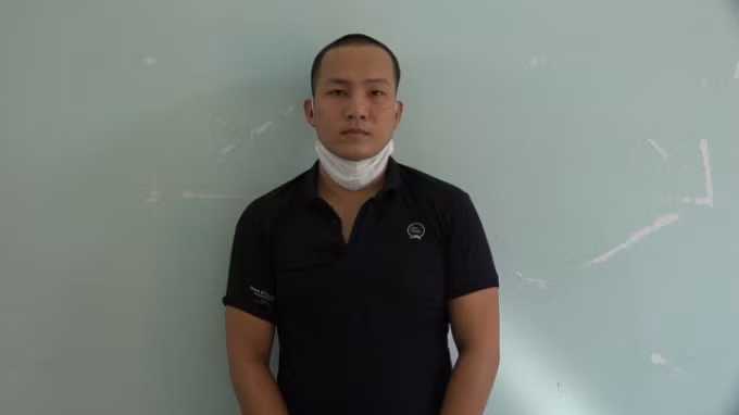 bat doi tuong truy na tat xang dot cong an hinh 1
