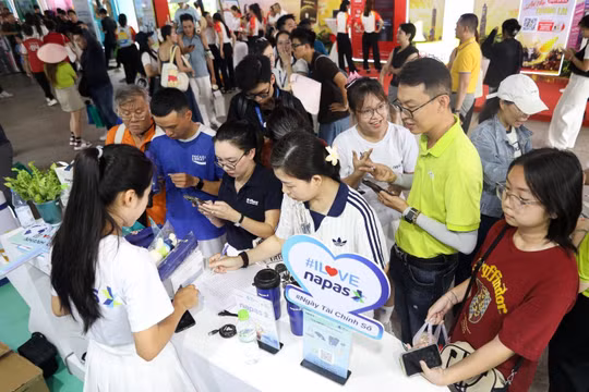 Sôi động gian hàng Napas tại Ngày Tài chính số 2026