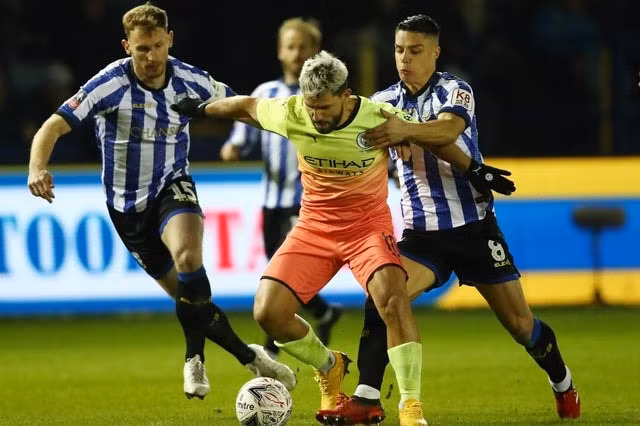 Man City gặp rất nhiều khó khăn trong chuyến làm khách của đội hạng Nhất Sheffield Wednesday. Ảnh: JPIMedi