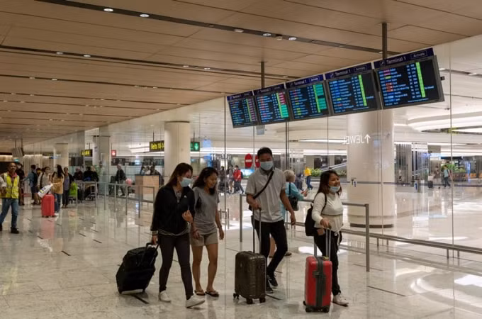 Du khách quốc tế đến Sân bay Changi, Singapore.