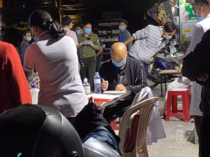 Hiện 4 người Trung Quốc và 2 tài xế đã được đưa đi cách ly.