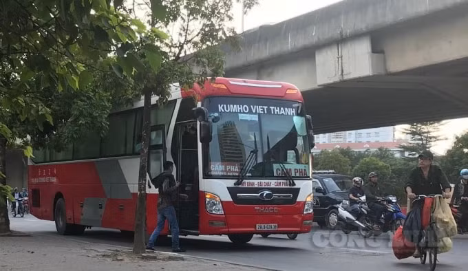 Thực trạng xe dù, bến cóc, xe hợp đồng “trá hình” chạy tuyến cố định diễn biến phức tạp ở hầu hết các địa phương trên cả nước