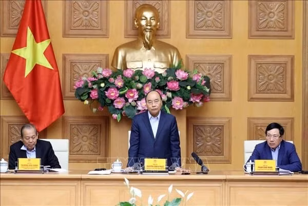 Thủ tướng Nguyễn Xuân Phúc chủ trì phiên họp Thường trực Chính phủ với Ban Chỉ đạo quốc gia phòng, chống dịch bệnh COVID-19. Ảnh: TTXVN