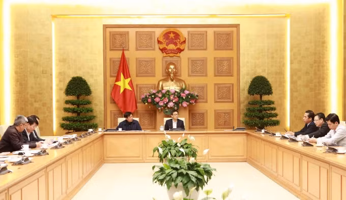 Phó Thủ tướng Vũ Đức Đam chủ trì cuộc họp Ban Chỉ đạo phòng chống dịch COVID-19. Ảnh: VGP
