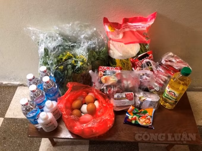 Đây là số nhu yếu phẩm mà các hộ cách ly được phát trong hai ngày qua