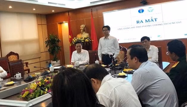 Phó Thủ tướng Vũ Đức Đam phát biểu tại lễ ra mắt hệ thống khai báo y tế điện tử (Ảnh: báo Dân trí)