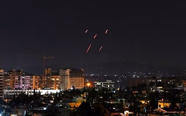 israel tan cong cac khu vuc o vung nong thon syria hinh 1